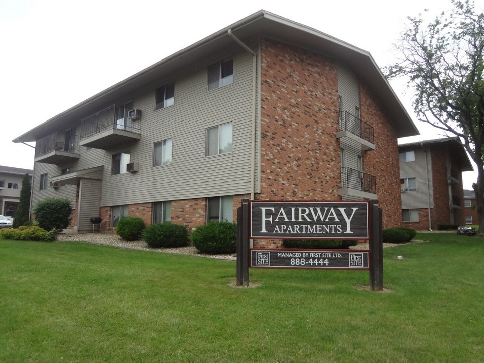 Fairway Apartments in Bloomington, IL - Building Photo