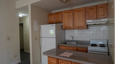 1132 Commonwealth Ave, Unit 12 in Boston, MA - Foto de edificio - Building Photo