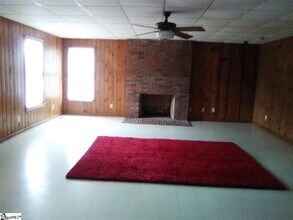 1244 E Butler Rd in Greenville, SC - Foto de edificio - Building Photo