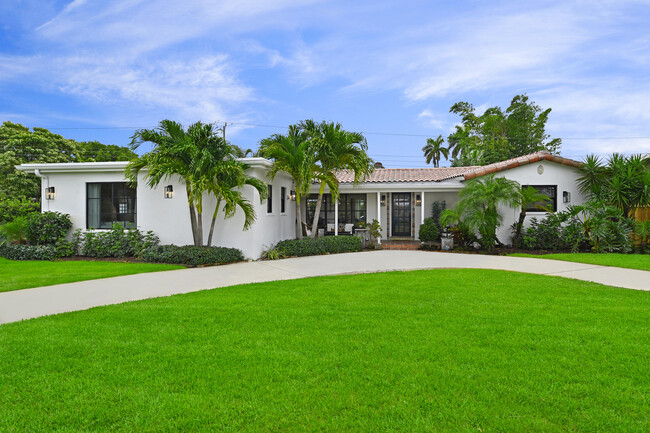 711 SW 27th Way in Boynton Beach, FL - Foto de edificio - Building Photo