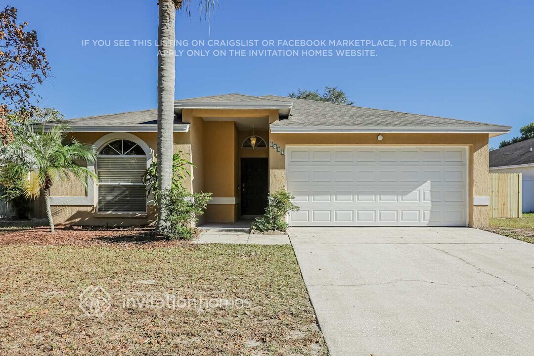 1900 Woodcut Dr in Lutz, FL - Foto de edificio