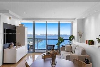 601 NE 36th St, Unit 2911 in Miami, FL - Foto de edificio - Building Photo