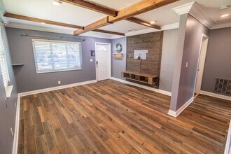 954 Omar Rd in West Palm Beach, FL - Foto de edificio - Building Photo