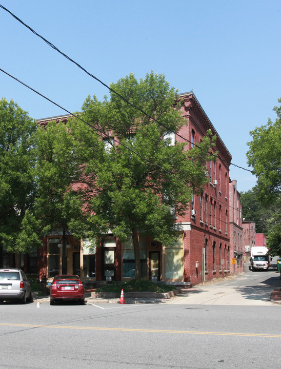 118 Avenue A in Turners Falls, MA - Building Photo