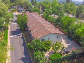 342 Pleasant St in Grass Valley, CA - Building Photo - Building Photo