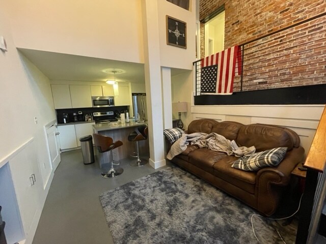 659 Massachusetts Ave, Unit 4 in Boston, MA - Foto de edificio - Building Photo