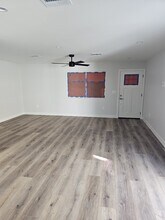 11204 Sylvan St in Los Angeles, CA - Building Photo - Building Photo