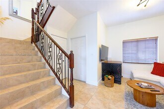 17815 NW 74th Ct in Hialeah, FL - Building Photo - Building Photo