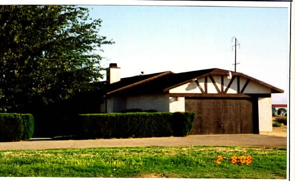 21194 Laguna Rd in Apple Valley, CA - Building Photo - Building Photo