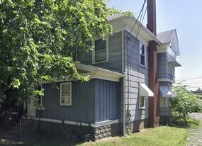 1328 Logan Ave NW in Canton, OH - Building Photo