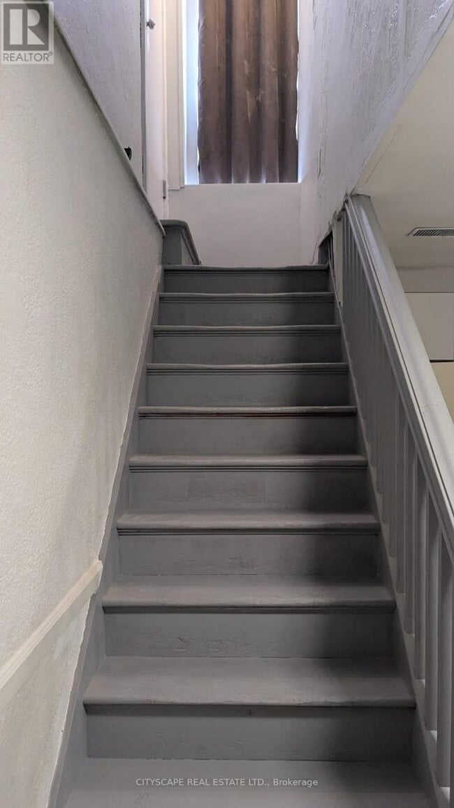 752 Main St E in Hamilton, ON - Building Photo - Building Photo