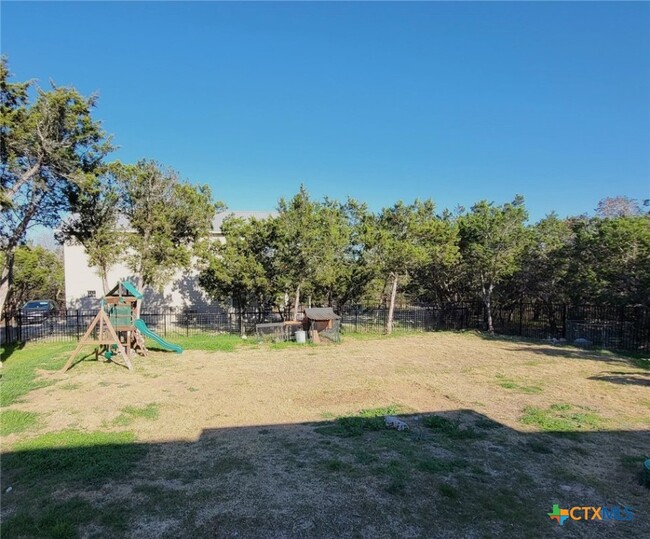 1197 Ramble Hills in Canyon Lake, TX - Foto de edificio - Building Photo