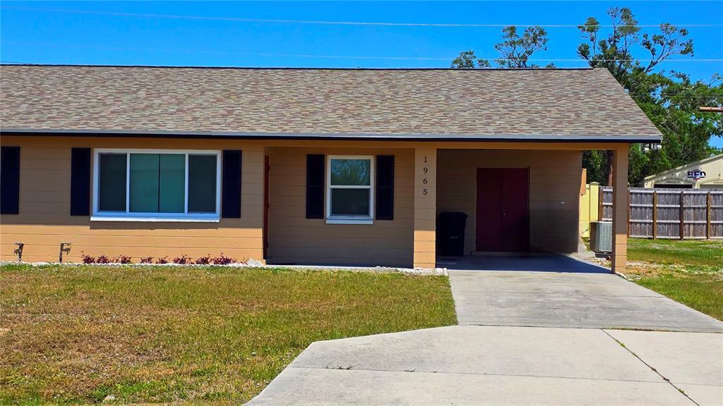 1965 Forked Creek Dr in Englewood, FL - Foto de edificio