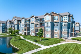 The Residences At New Longview in Lee's Summit, MO - Building Photo - Building Photo