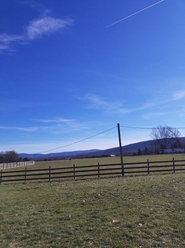 6 Cloverleaf Ln in Stuarts Draft, VA - Building Photo - Building Photo
