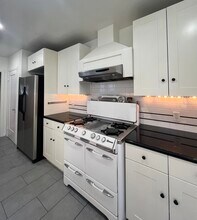 1152 N Sycamore Ave in Los Angeles, CA - Foto de edificio - Building Photo
