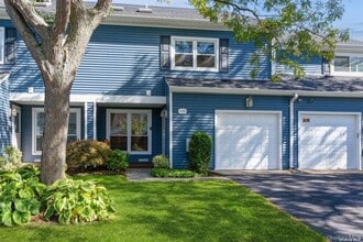 100 Baker Ct in Island Park, NY - Building Photo - Building Photo