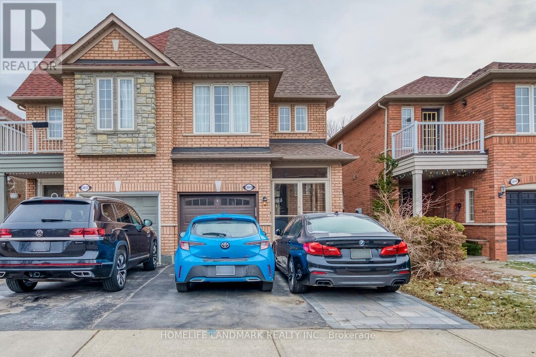 3844 Manatee Way in Mississauga, ON - Building Photo