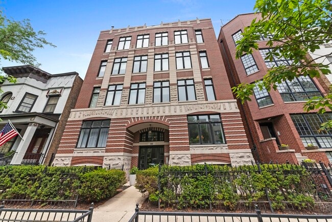 property at 540 W Oakdale Ave