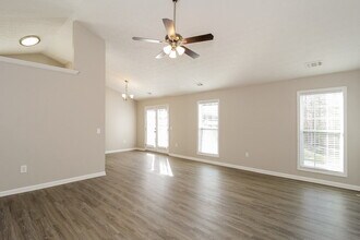 309 Johnny Ln in Dallas, GA - Foto de edificio - Building Photo