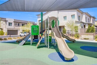 600 N Carriage Hill Dr in Las Vegas, NV - Building Photo - Building Photo