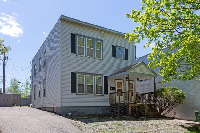 1550 Selby Ave, Unit Lower in St. Paul, MN - Building Photo - Building Photo