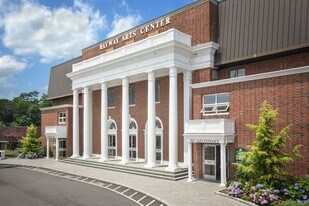 265 E Main St in East Islip, NY - Building Photo