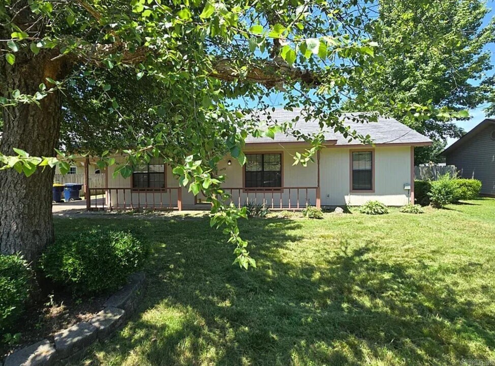 25 McArthur Dr in Cabot, AR - Building Photo