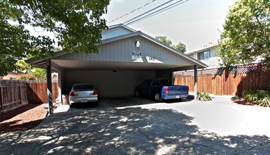 143 Agua Caliente Rd in Agua Caliente, CA - Foto de edificio - Building Photo