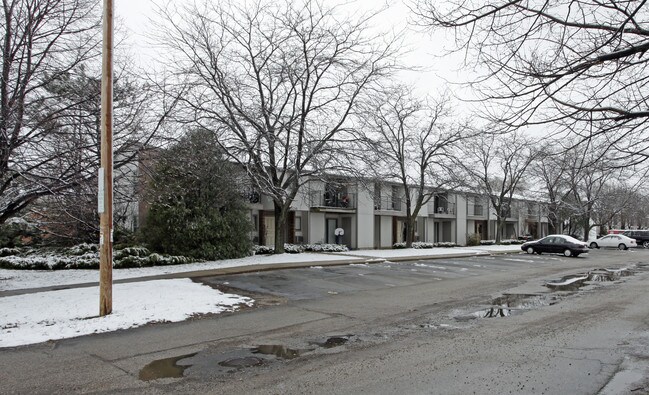 Parkview Terrace Apartments in Pleasant Prairie, WI - Building Photo - Building Photo