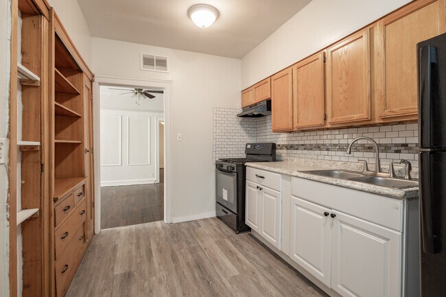 7442 S Chappel Ave in Chicago, IL - Building Photo - Interior Photo
