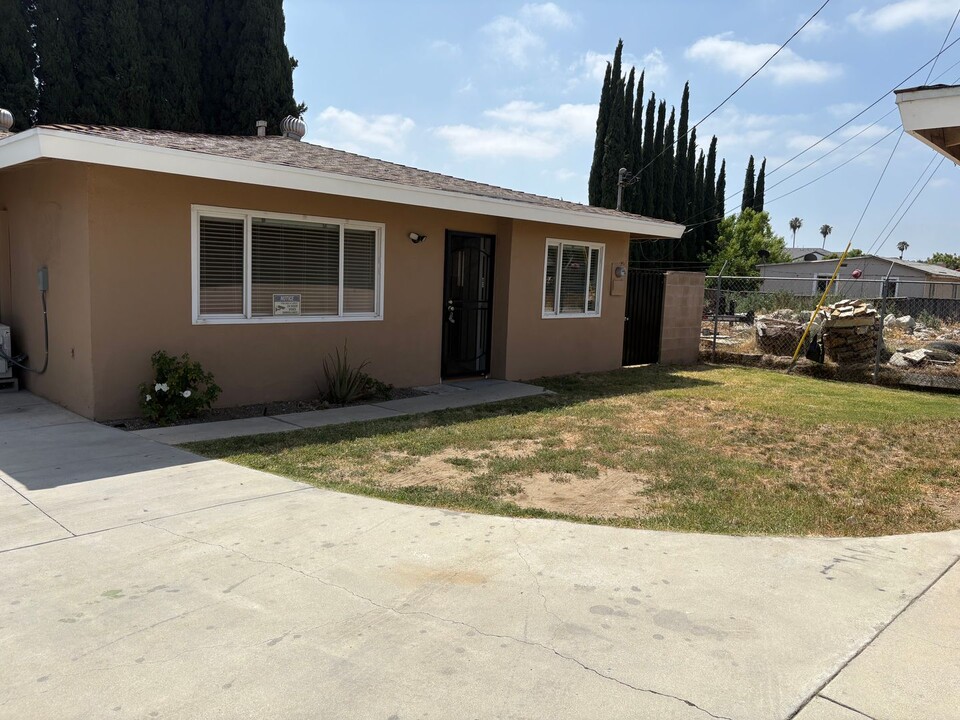 1378 S Gibbs St in Pomona, CA - Building Photo