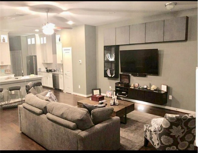 3839 Harry Wurzbach Rd-Unit -16 in San Antonio, TX - Building Photo - Building Photo