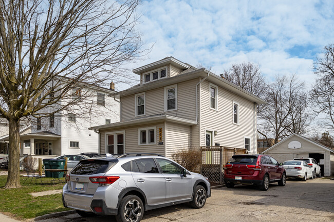 203 Cedar St in East Lansing, MI - Building Photo - Building Photo