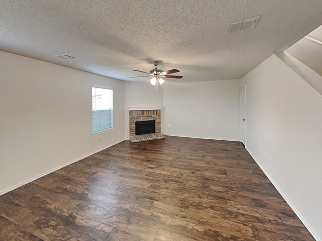 4059 Hunters Creek Dr in Fort Worth, TX - Foto de edificio - Building Photo