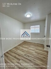 127 Mc Alpine Dr in St. Louis, MO - Building Photo - Building Photo