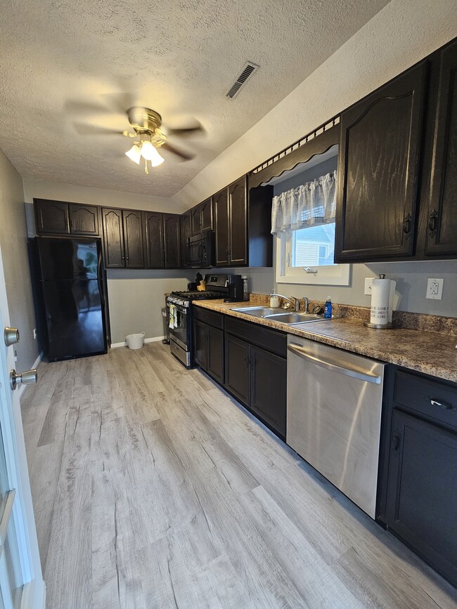 115 W 5th Ave, Unit Modern Carriage House in Warren, PA - Building Photo - Building Photo