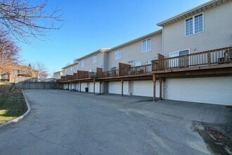 1805 Earl Rd in Iowa City, IA - Building Photo - Building Photo