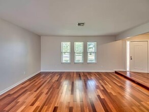 1105 SE 15th Terrace in Cape Coral, FL - Foto de edificio - Building Photo