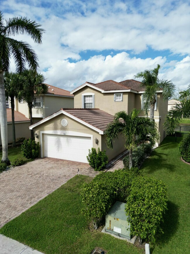 7913 Jewelwood Dr in Boynton Beach, FL - Foto de edificio - Building Photo