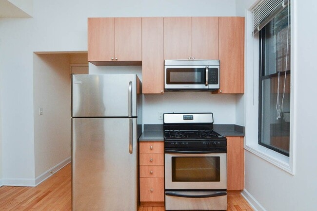 2134 W Concord Pl in Chicago, IL - Building Photo - Building Photo