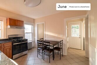 Room in Shared 6 bed/2 bath home, Unit F in Boston, MA - Foto de edificio - Building Photo