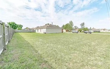 805 SW Sandrock Rd in Bentonville, AR - Building Photo - Building Photo