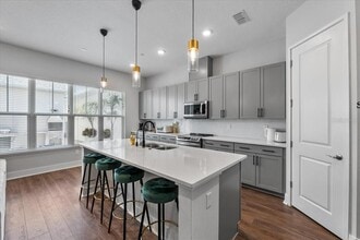 8427 Modiano St in Orlando, FL - Building Photo - Building Photo