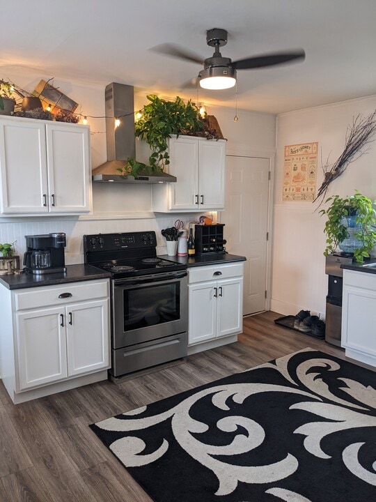 8 Pleasant St, Unit #3 in Goffstown, NH - Building Photo