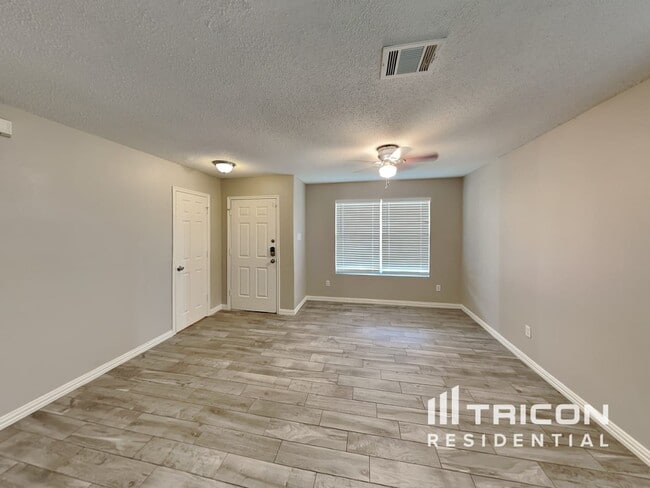 210 Vivian Dr in Waxahachie, TX - Building Photo - Building Photo