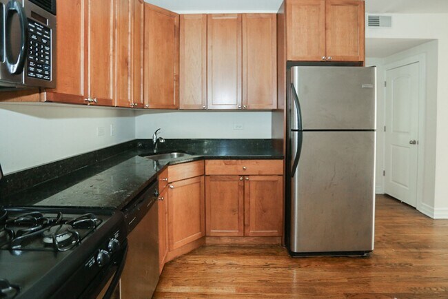 3824 N Sheffield Ave, Unit 1E