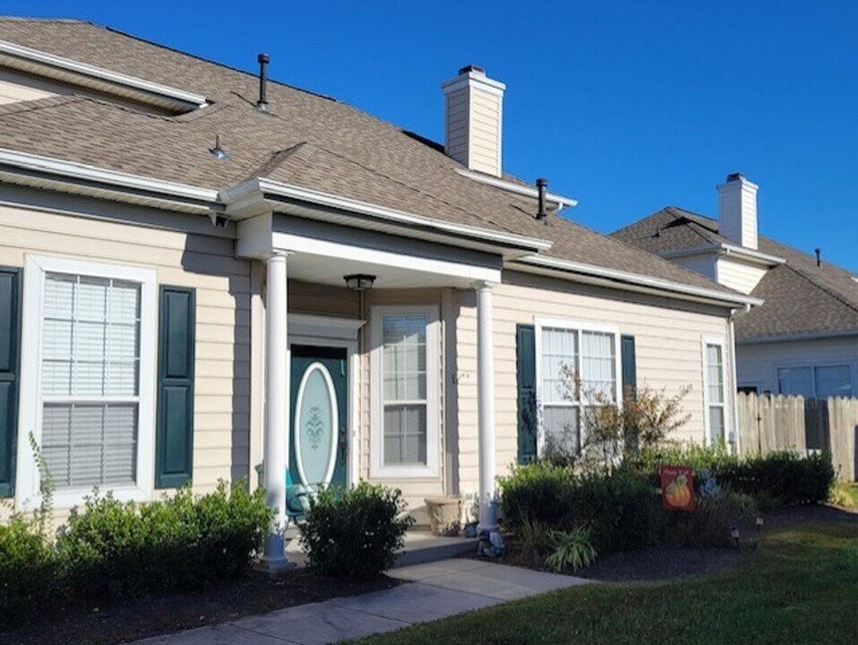 1836 Kensal Green Dr in Virginia Beach, VA - Building Photo