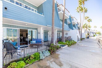 67 Montego Ct in Coronado, CA - Building Photo - Building Photo