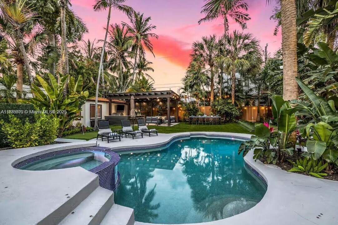 110 SE 11th Ave in Fort Lauderdale, FL - Building Photo